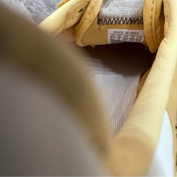 Adidas Samba Yellow Sneakers - Picture 9 of 9